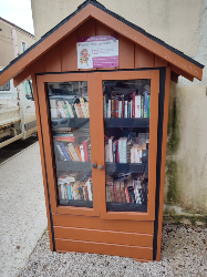 Delivrez - Free Library (Bletterans, Frankreich)