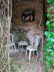 Délivrez - Boite à livres (Arcy-sur-Cure, France)