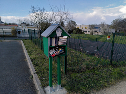 Délivrez - Boite à livres (Chantonnay, France)