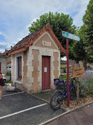 Delivrez - Free Library (Javerlhac-et-la-Chapelle-Saint-Robert, France)
