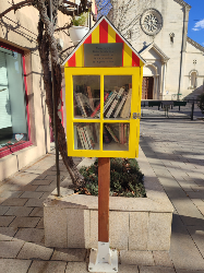 Délivrez - Boite à livres (Sainte-Cécile-les-Vignes, France)