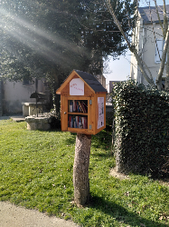Délivrez - Boite à livres (La Ferrière-en-Parthenay, France)
