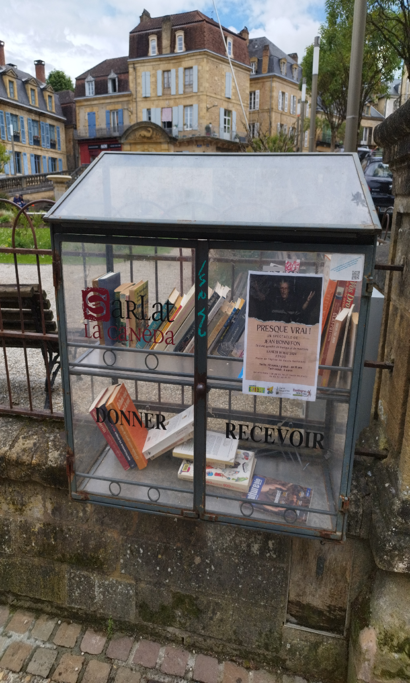 Délivrez - Boite à livres (Sarlat-la-Canéda, France)