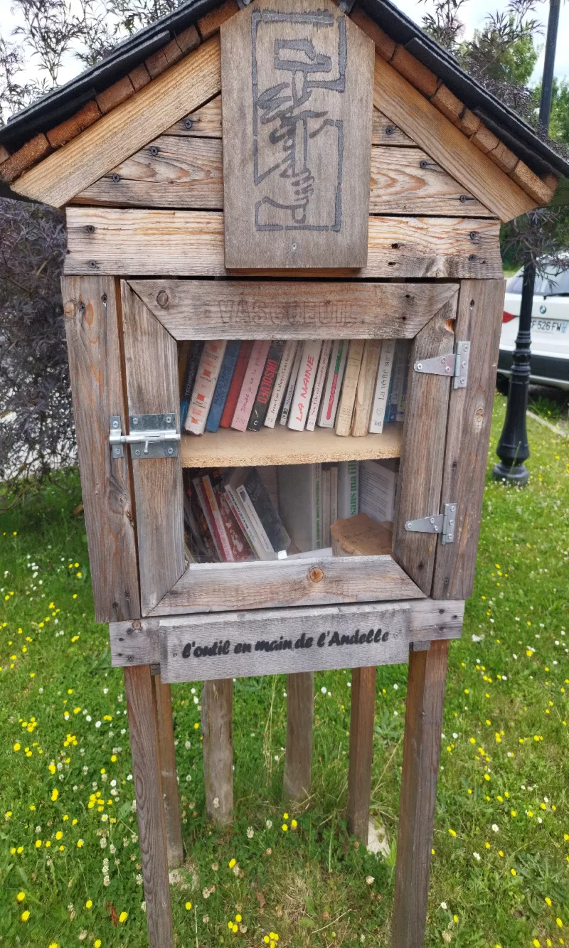 Délivrez - Boite à livres (Vascœuil, France)