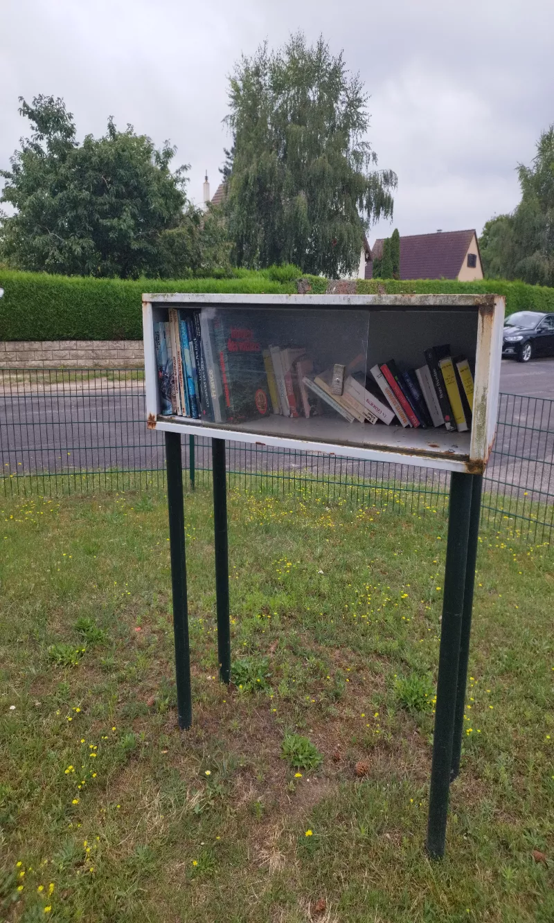 Délivrez - Boite à livres (Courcelles-sur-Seine, France)