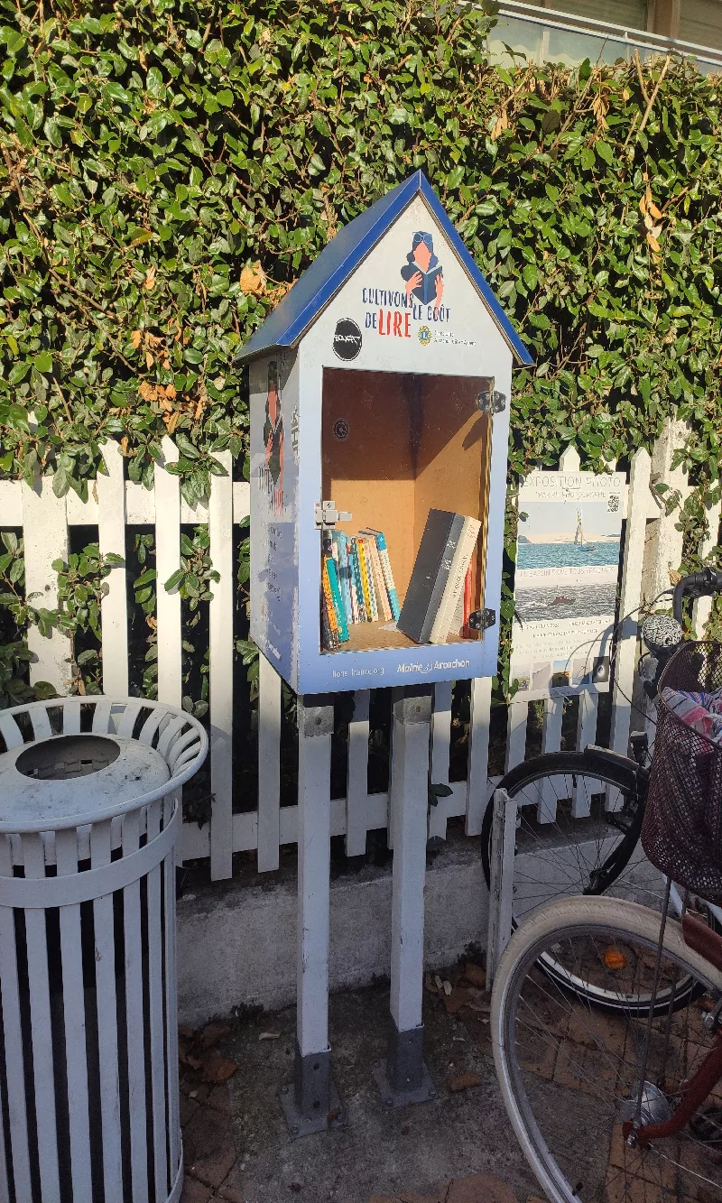 Délivrez - Boite à livres (Arcachon, France)