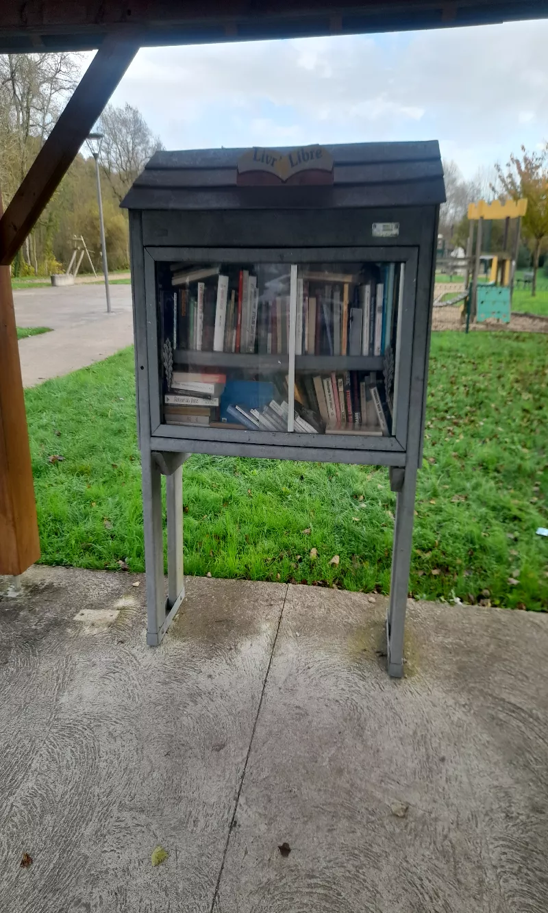 Délivrez - Boite à livres (Nazelles-Négron, France)