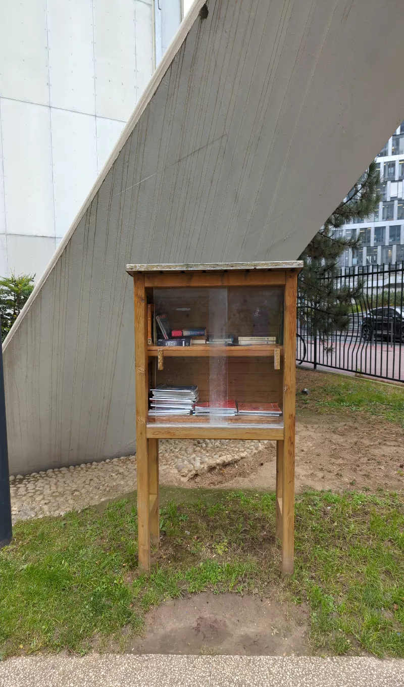 Délivrez - Boite à livres (Courbevoie, France)