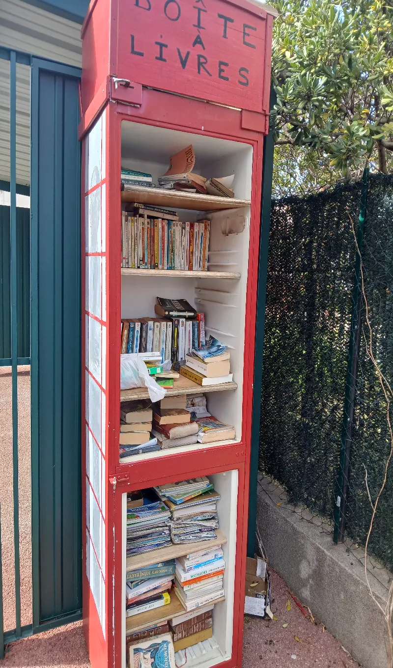 Délivrez - Boite à livres (Céret, France)