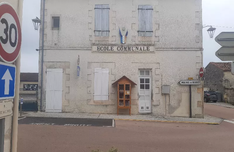 Délivrez - Boite à livres (Puyréaux, France)