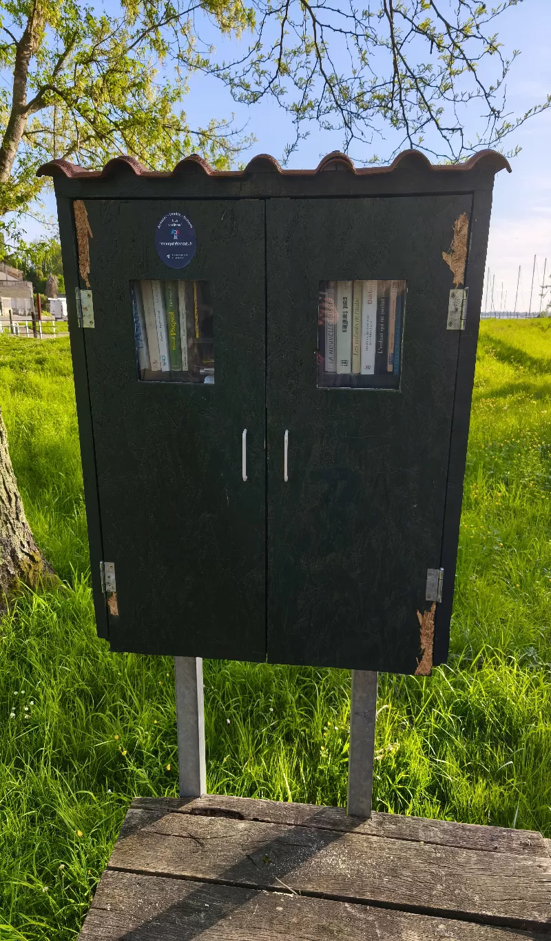Délivrez - Boite à livres (Plassac, France)
