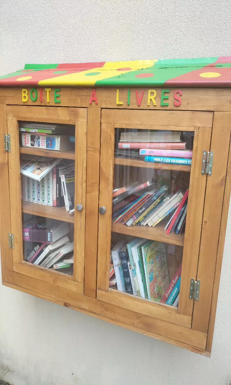 Délivrez - Boite à livres (Ougney, France)