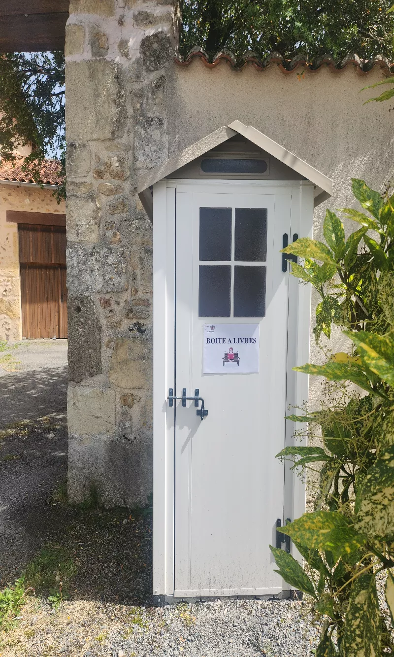 Delivrez - Free Library (Suaux, France)