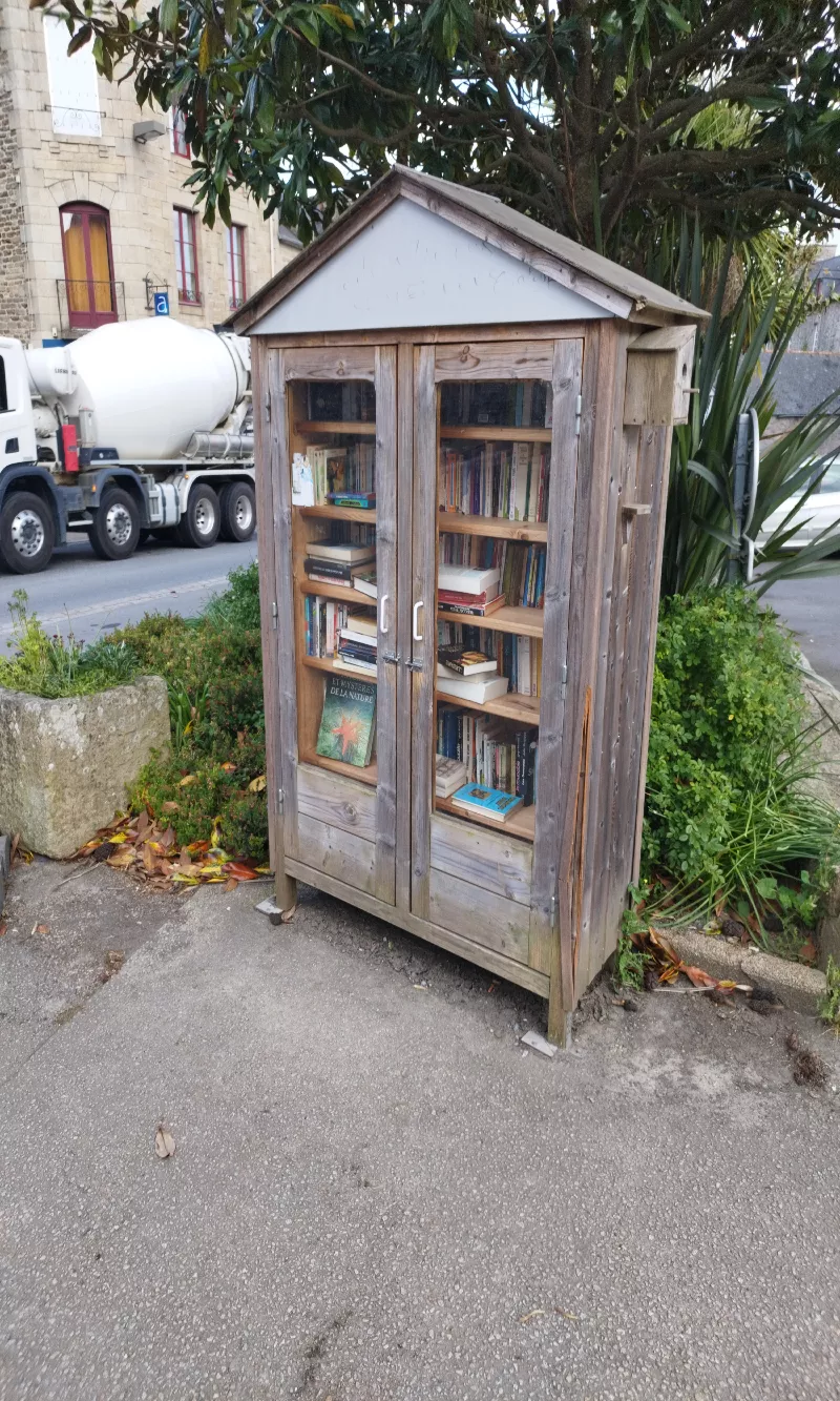 Delivrez - Free Library (Corseul, France)
