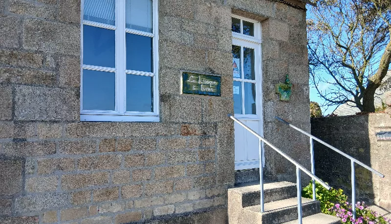 Delivrez - Free Library (Barfleur, France)