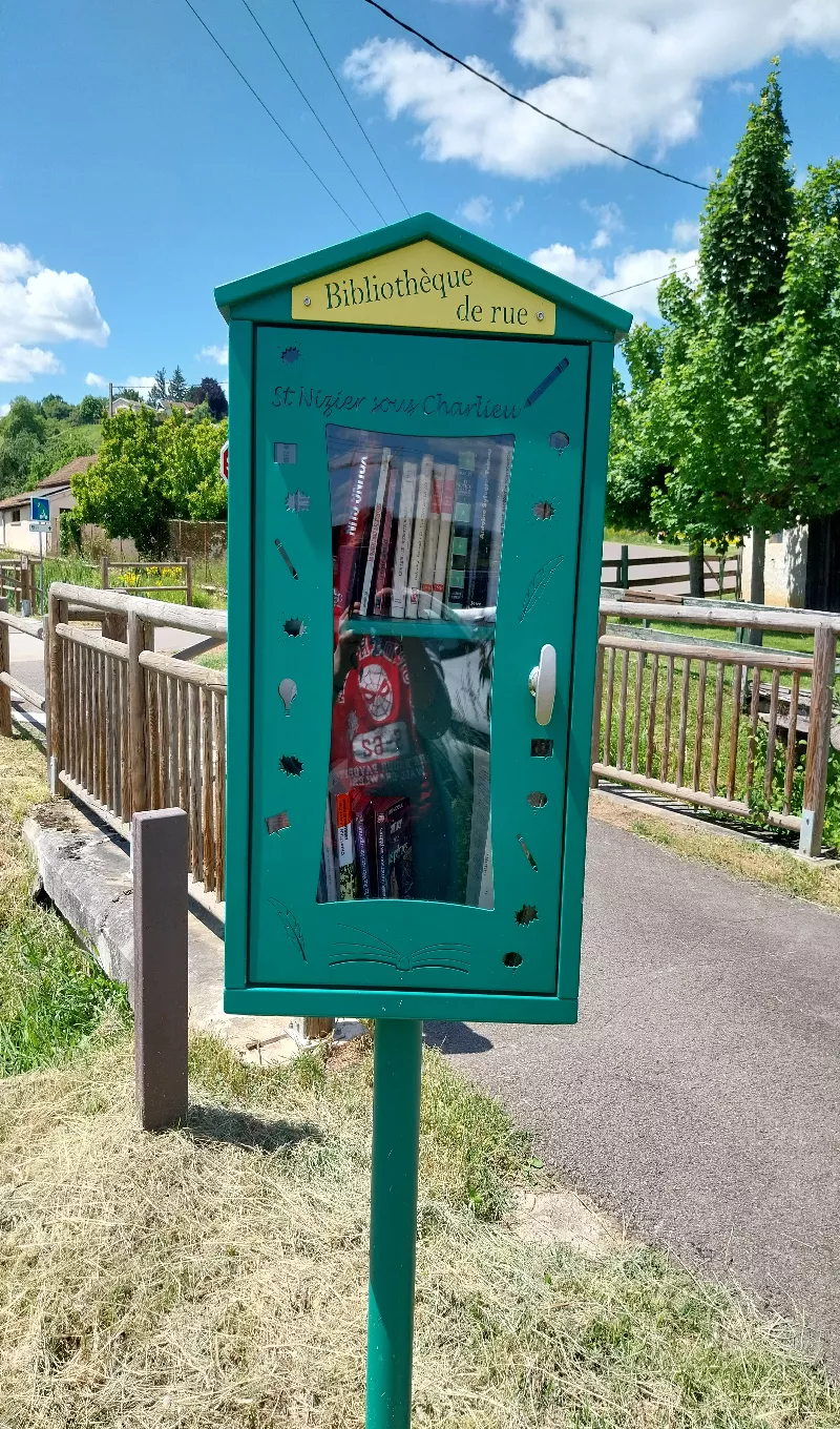 Délivrez - Boite à livres (Saint-Nizier-sous-Charlieu, France)