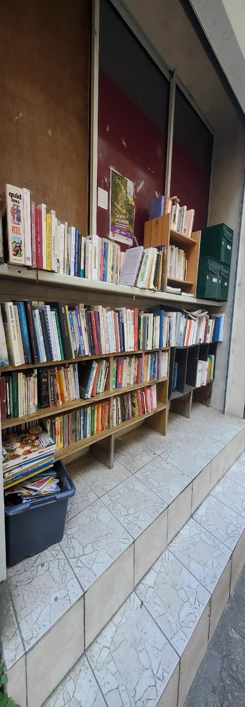 Délivrez - Boite à livres (Bessèges, France)