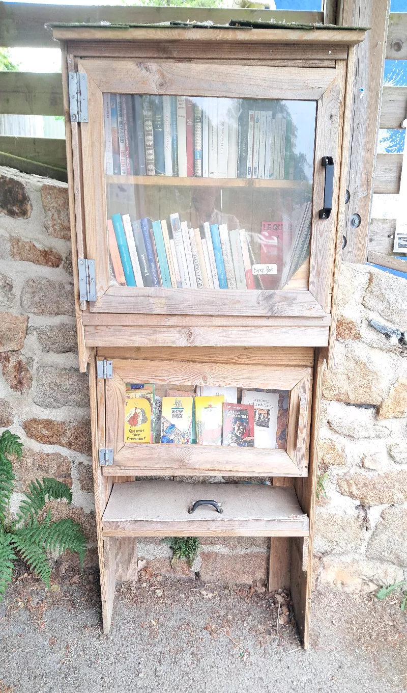 Délivrez - Boite à livres (Botmeur, France)