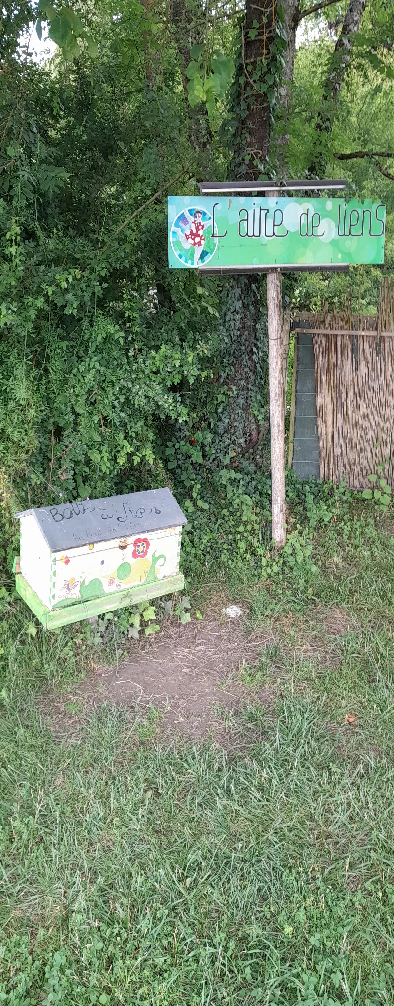 Délivrez - Boite à livres (Montalieu-Vercieu, France)