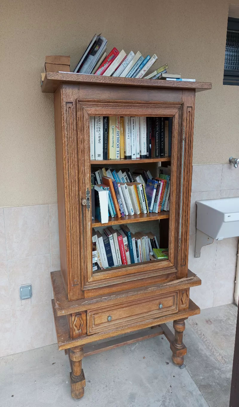 Délivrez - Boite à livres (Moux-en-Morvan, France)