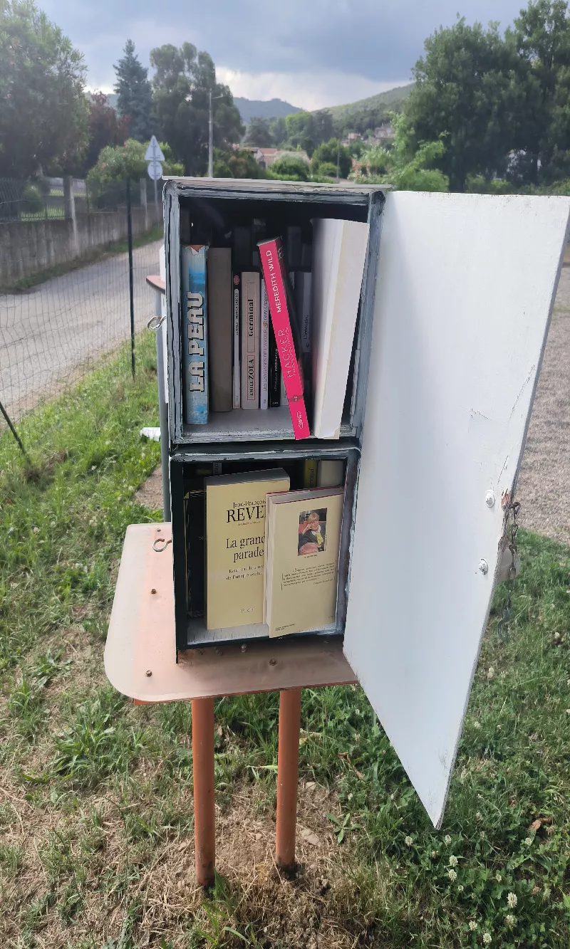 Delivrez - Free Library (Saint-Laurent-du-Pape, France)