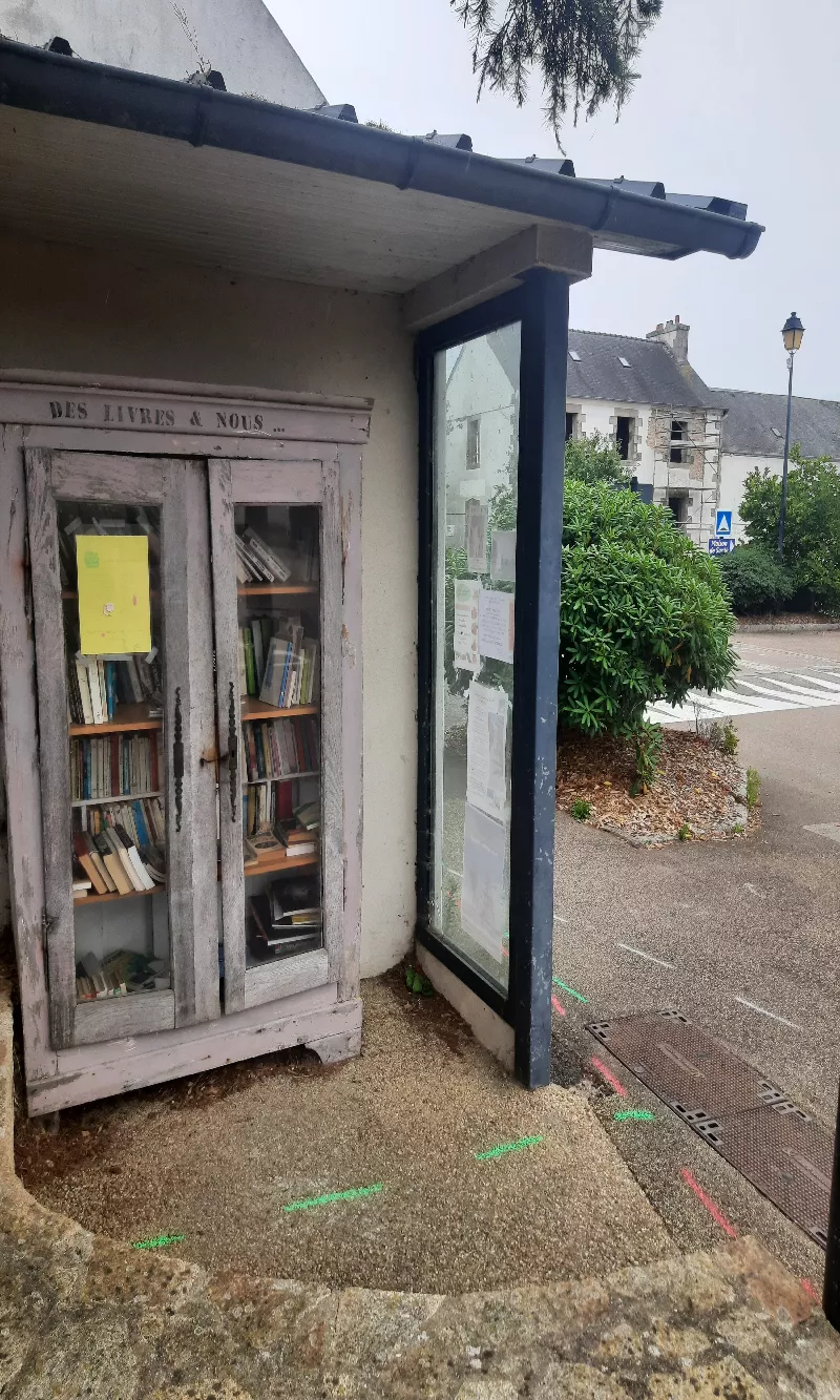 Delivrez - Free Library (Plouezoc'h, France)