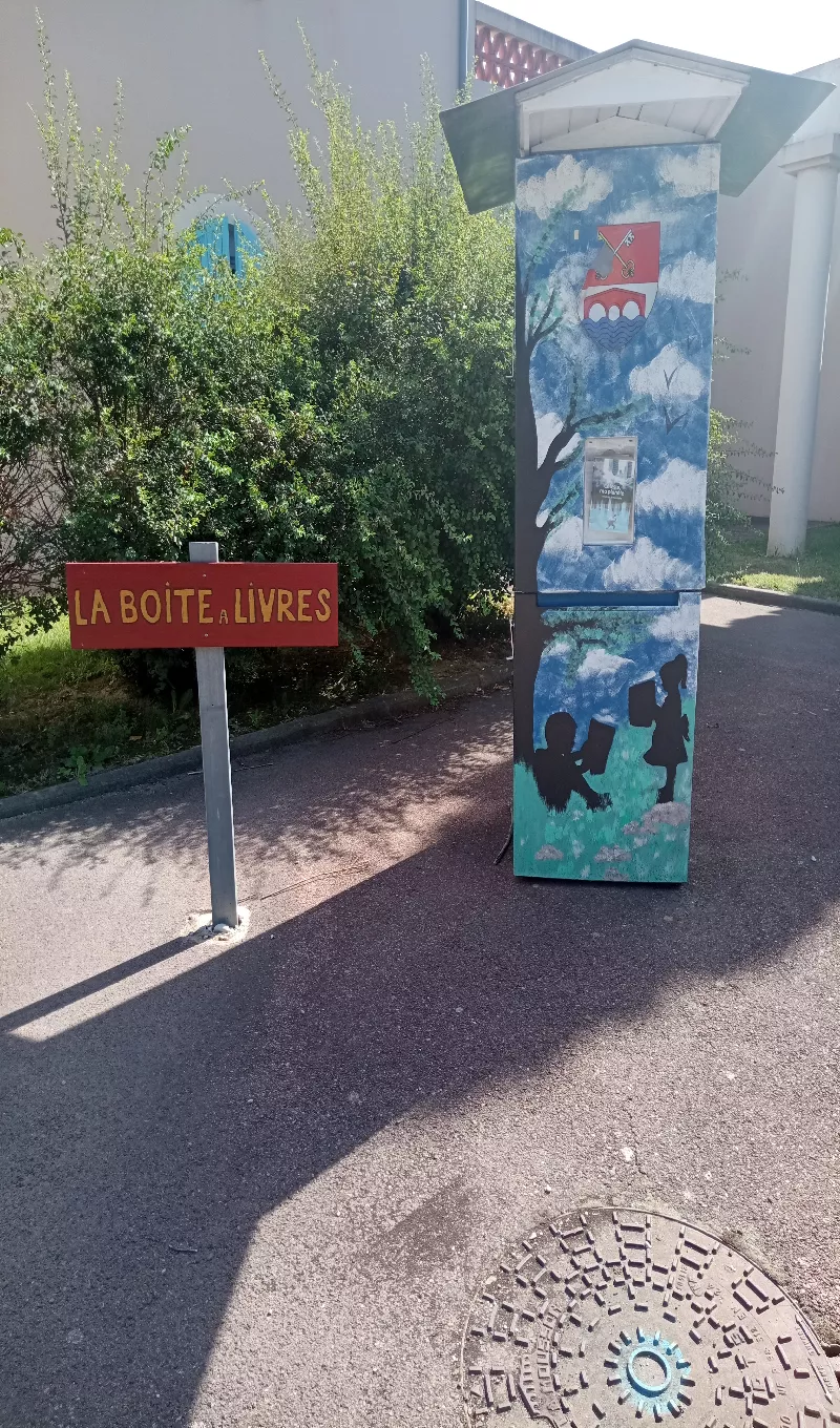 Delivrez - Free Library (Lamotte-du-Rhône, France)