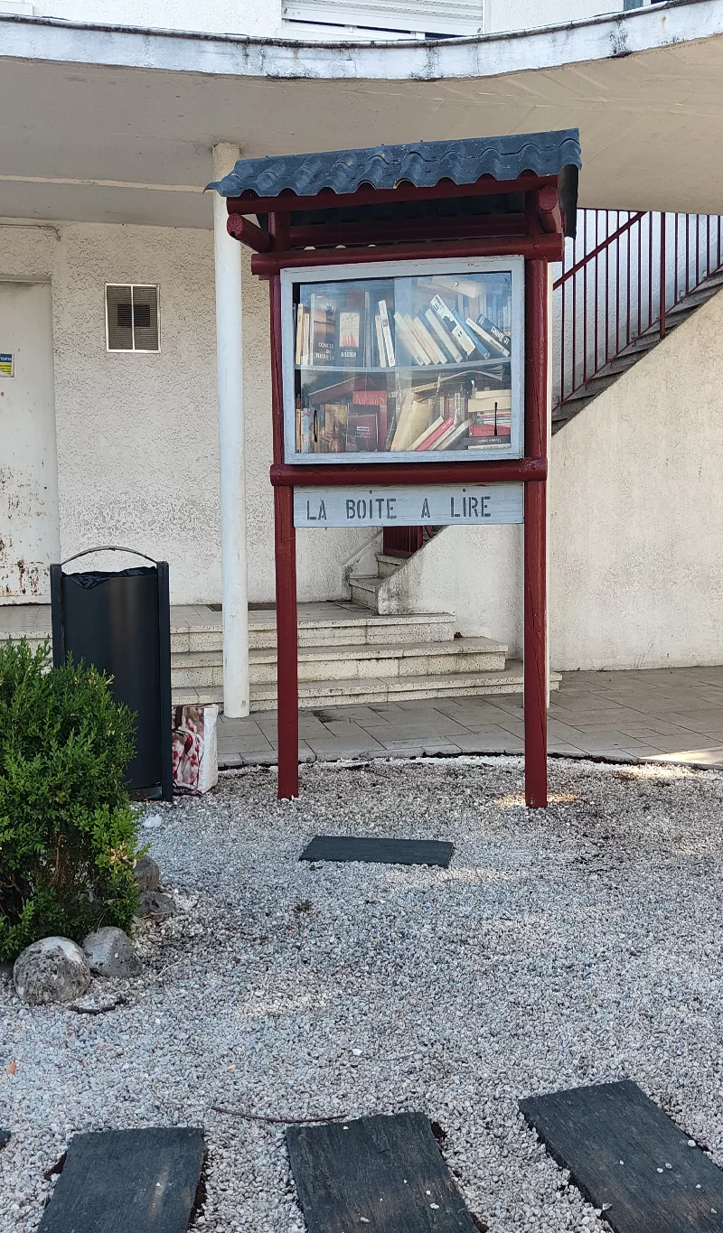 Delivrez - Free Library (Saint-Laurent-Médoc, France)
