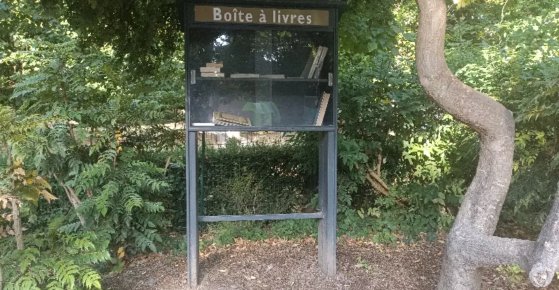 Delivrez - Free Library (Poitiers, France)