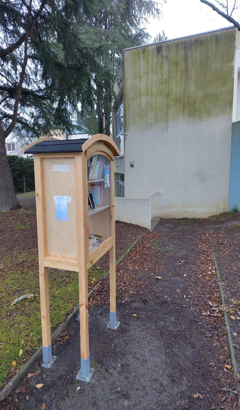 Délivrez - Boite à livres (Sainte-Luce-sur-Loire, France)