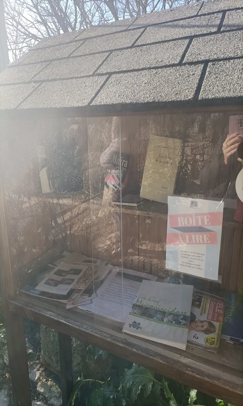 Délivrez - Boite à livres (La Garde-Adhémar, France)