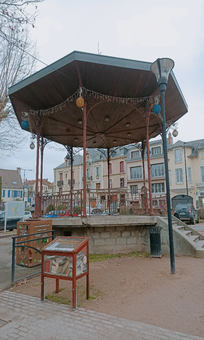 Délivrez - Boite à livres (Saint-Pourçain-sur-Sioule, France)