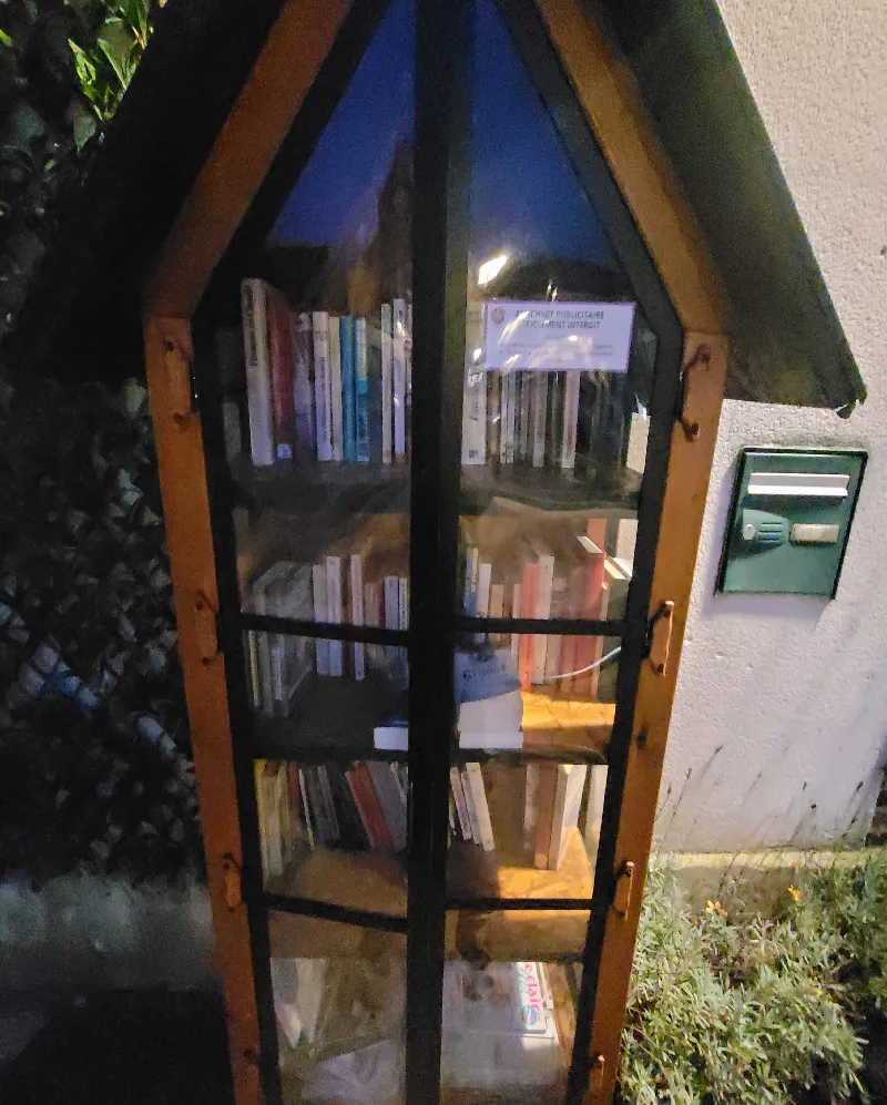 Délivrez - Boite à livres (Maintenon, France)