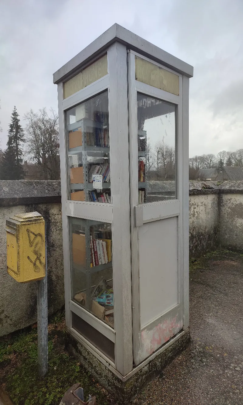 Délivrez - Boite à livres (Saint-Laurent-des-Bois, France)