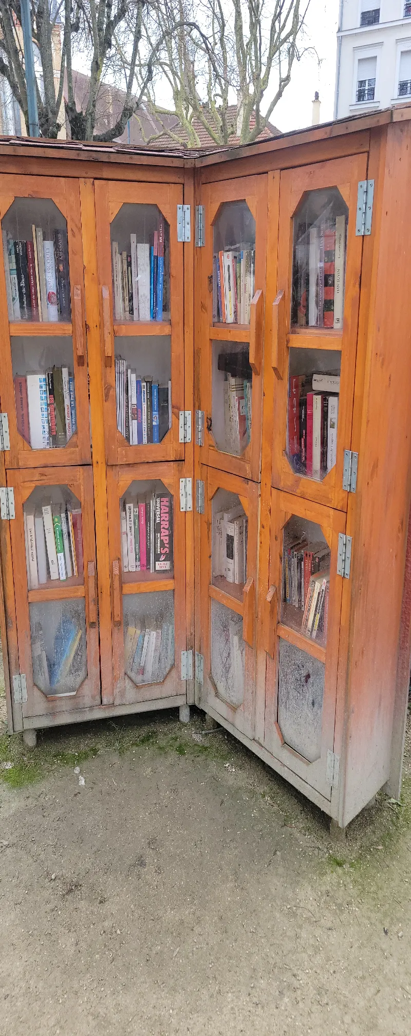 Delivrez - Free Library (Chaville, France)