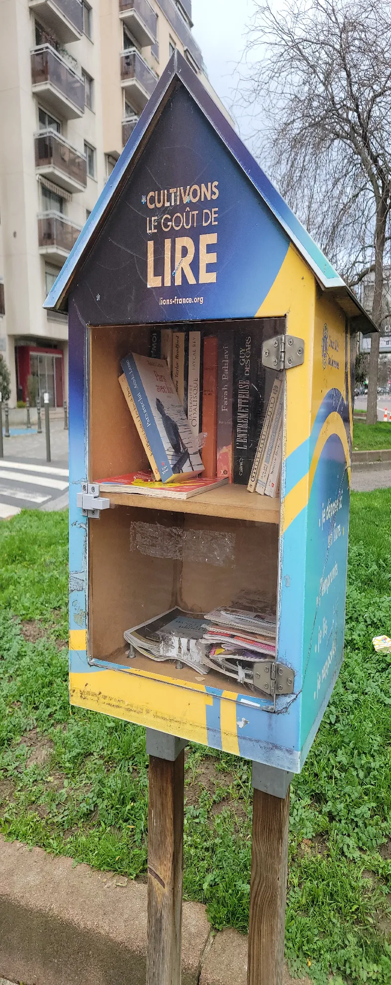 Delivrez - Free Library (Suresnes, France)