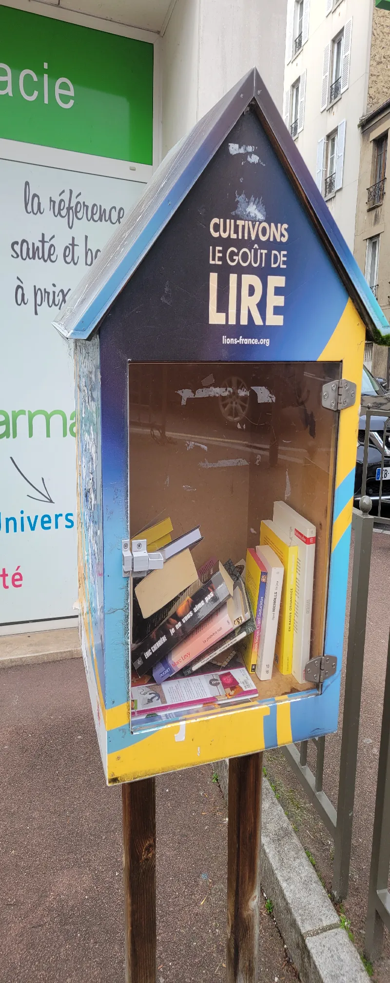 Delivrez - Free Library (Suresnes, France)