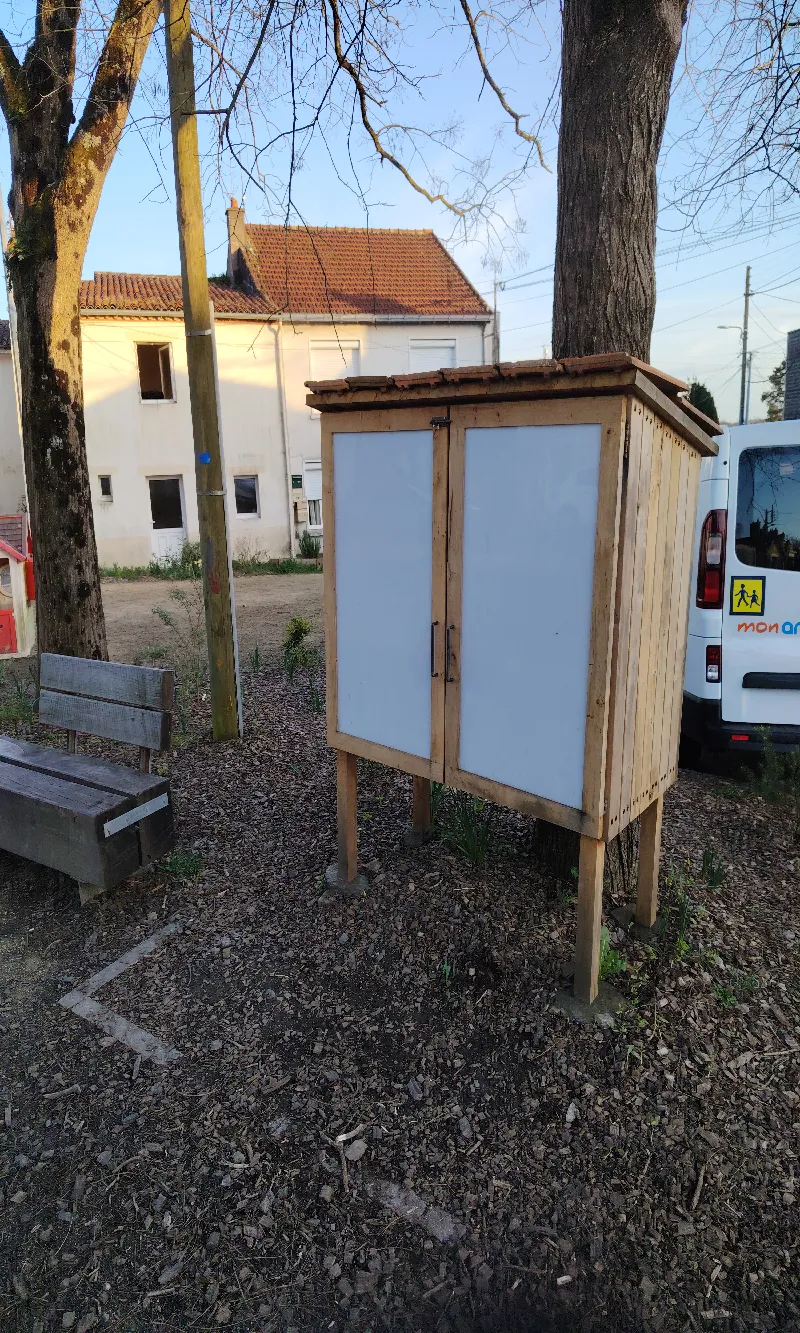 Délivrez - Boite à livres (Nantes, France)