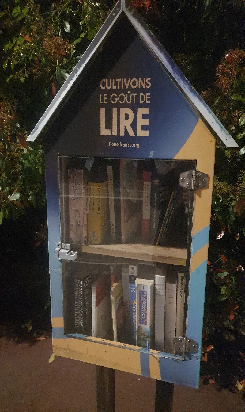 Délivrez - Boite à livres (Buc, France)