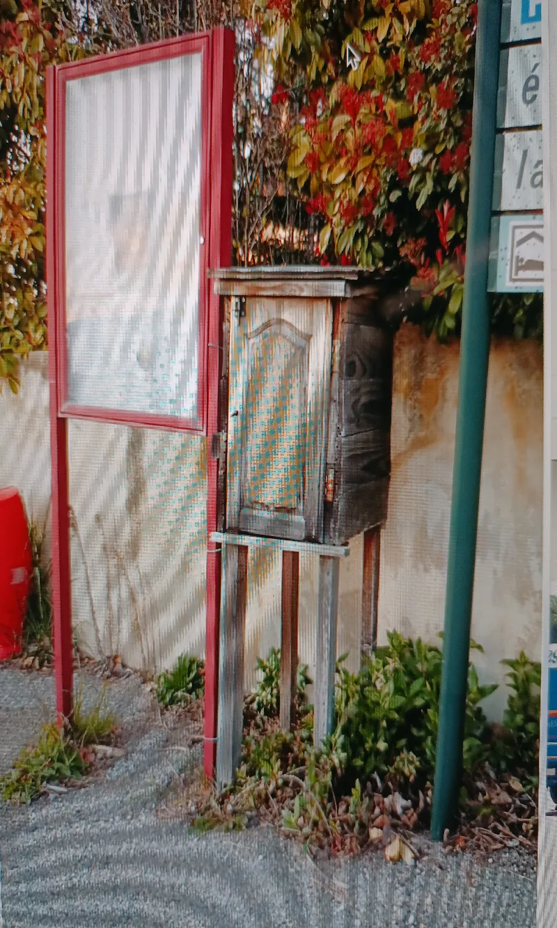 Délivrez - Boite à livres (Venterol, France)