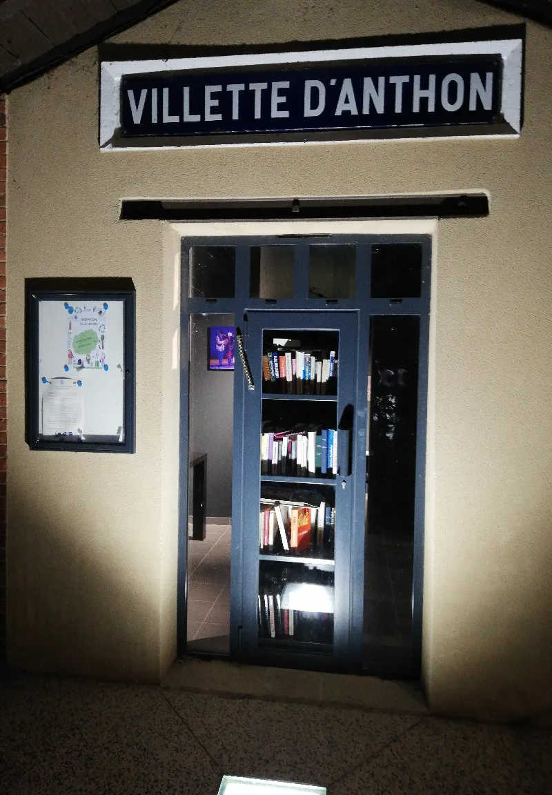 Délivrez - Boite à livres (Villette-d'Anthon, France)