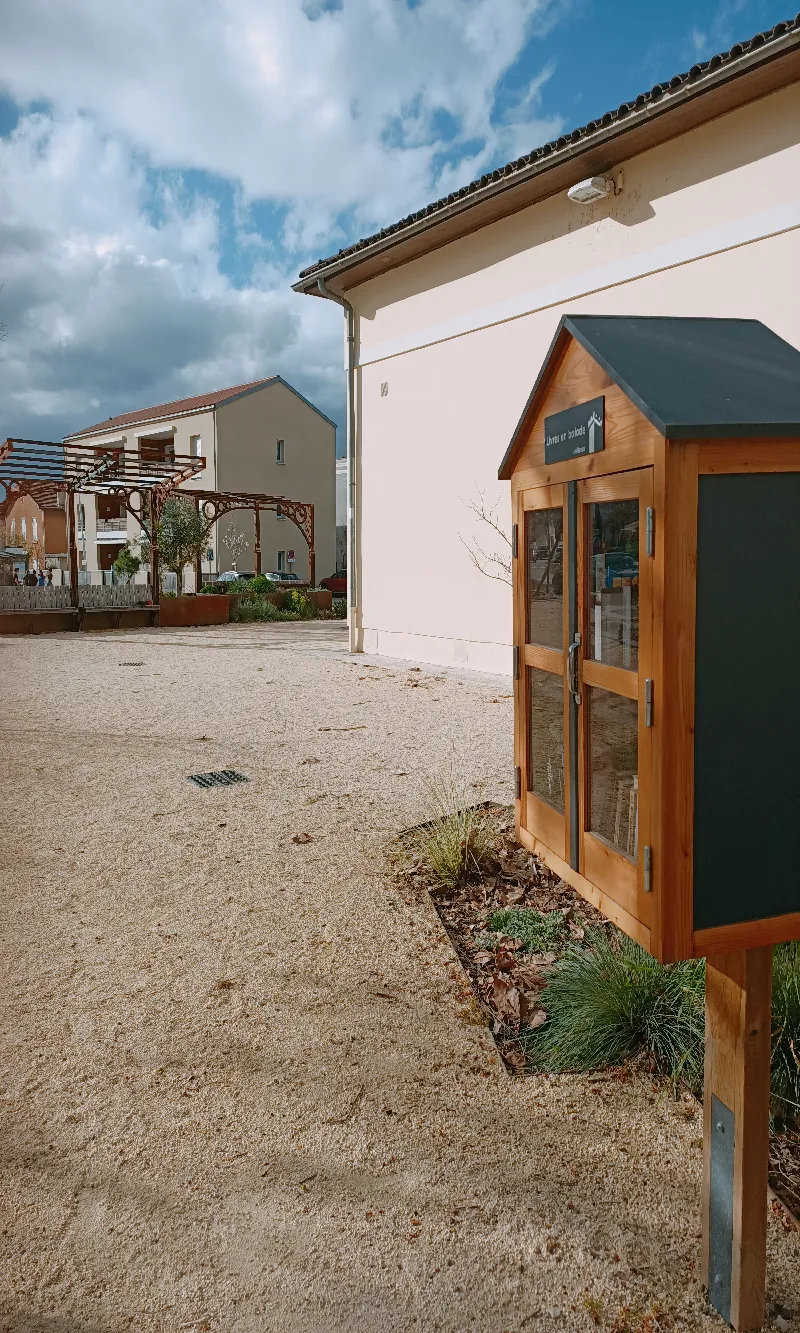 Délivrez - Boite à livres (Chabeuil, France)