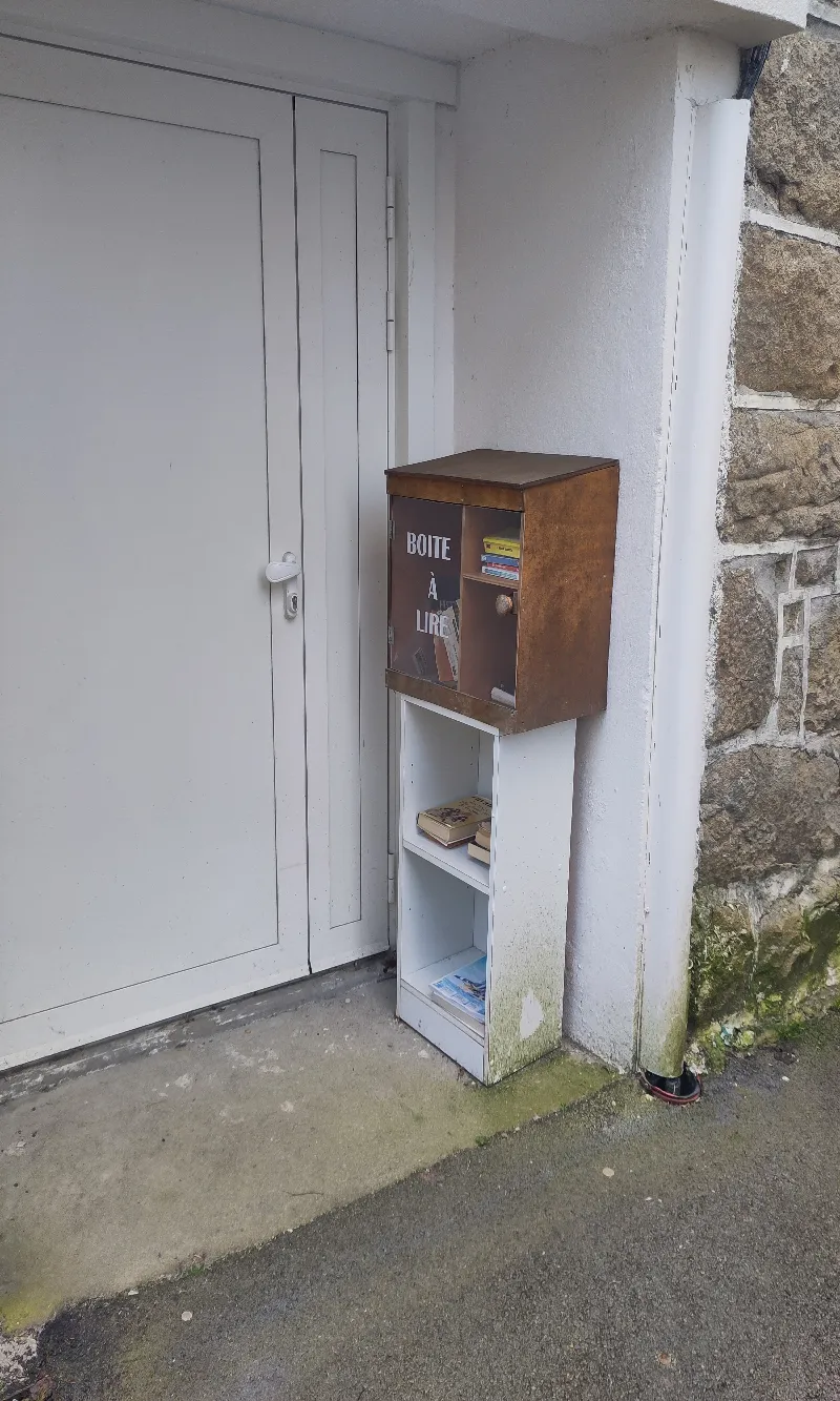Délivrez - Boite à livres (Audierne, France)