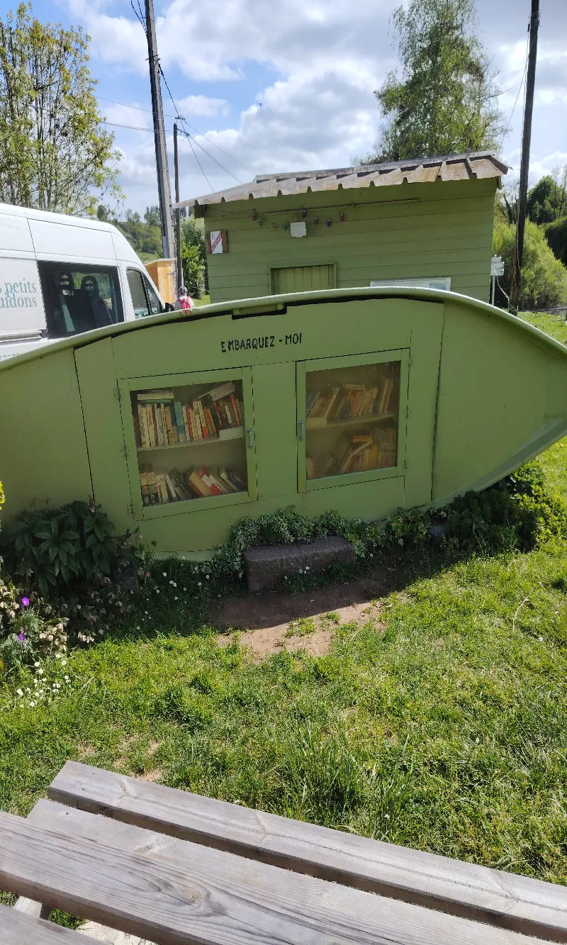 Délivrez - Boite à livres (Saint-Jean-sur-Mayenne, France)