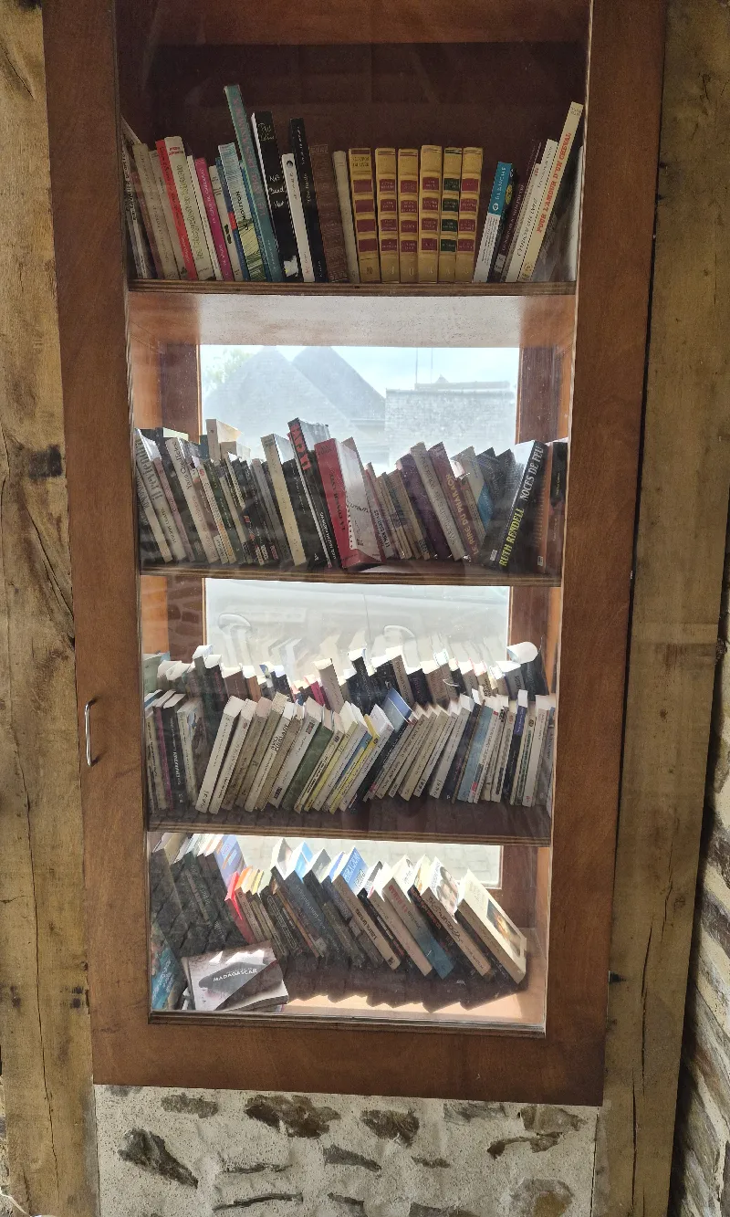 Delivrez - Free Library (La Roche-Neuville, France)
