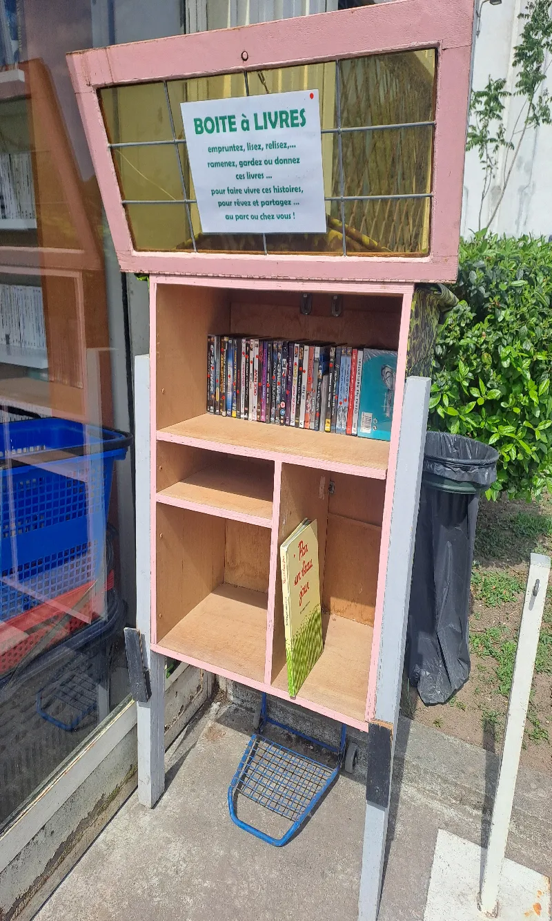 Delivrez - Free Library (Corbeil-Essonnes, France)