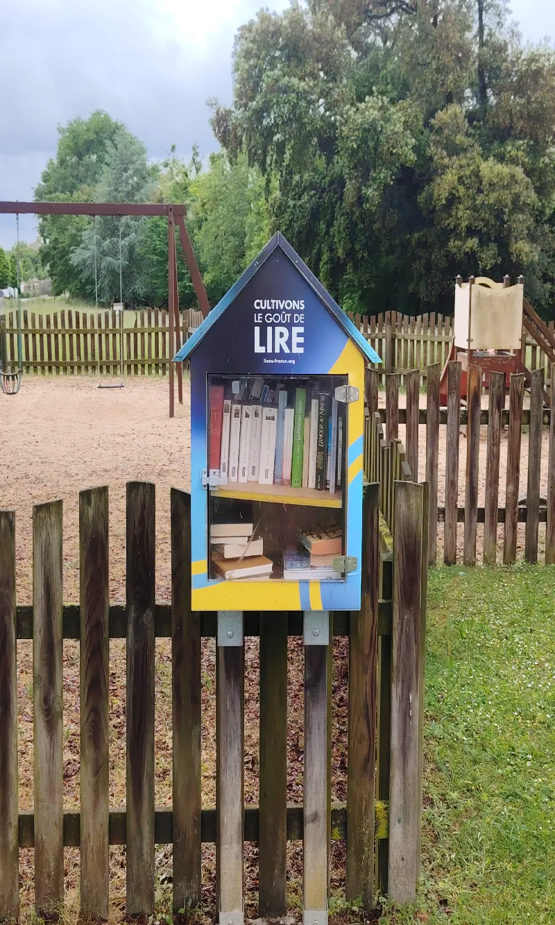 Délivrez - Boite à livres (Chef-Boutonne, France)