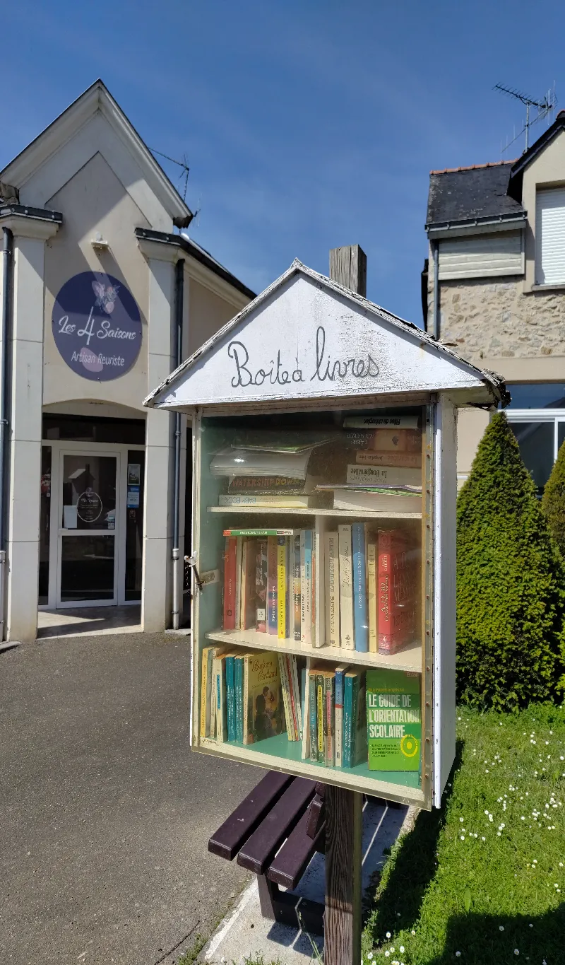 Delivrez - Free Library (Bécon-les-Granits, France)