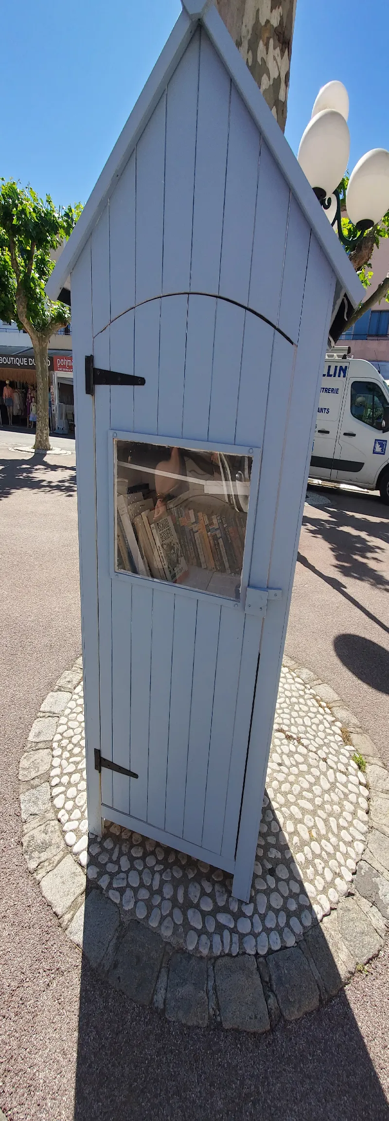 Délivrez - Boite à livres (Grimaud, France)