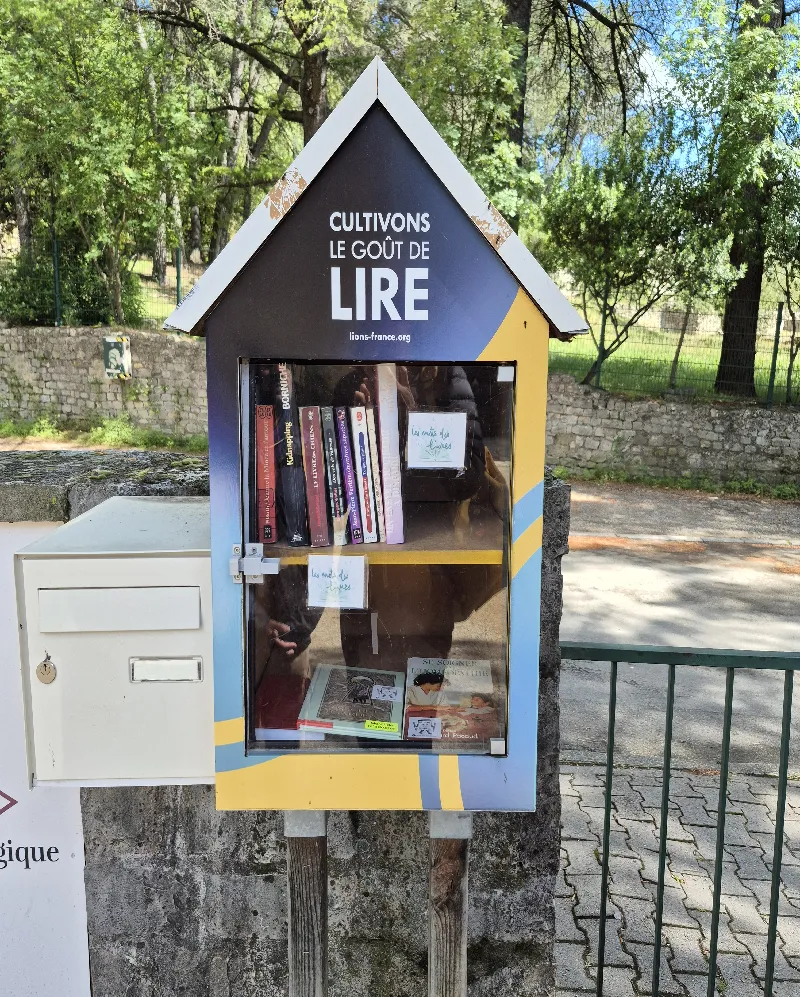 Délivrez - Boite à livres (Vaison-la-Romaine, France)